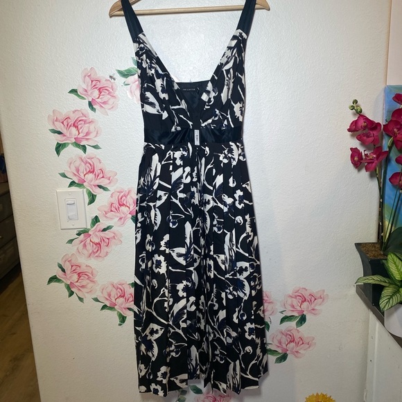 NEW WITH TAGS THE LIMITED FLORAL DRESS WOMANS black / white Blue SIZE 12 - Picture 3 of 10